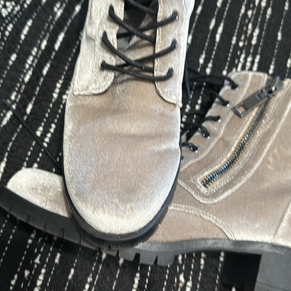Dolce Vita silver velvet combat boot size 10 - Picture 3 of 10
